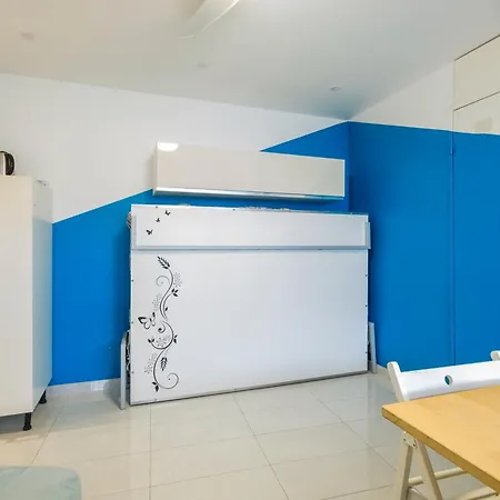 Apartment Pour 3 A Villeneuve-Loubet